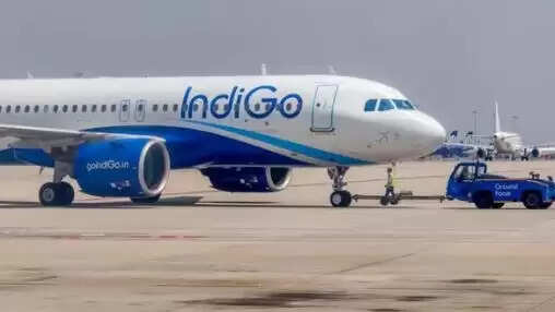 IndiGo Airlines में उड़ानों में भारी रद्दीकरण, यात्रियों को हो रही परेशानी