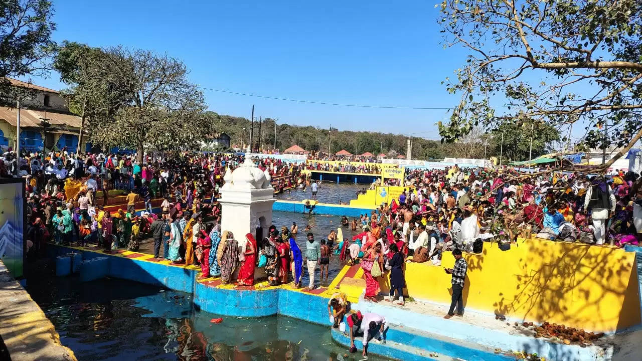 अनूपपुर: शिवालय में गूंजे हर हर महादेव, शिव का हुआ जलाभिषेक, भक्ति मे लीन रहें श्रद्धालु