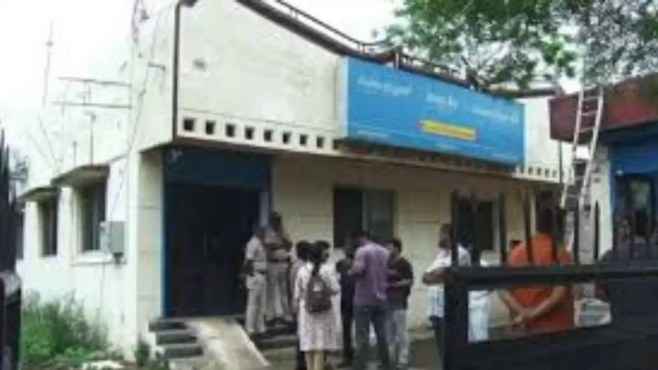 केरल में Canara Bank के कर्मचारियों का अनोखा विरोध: बीफ पराठा परोसकर जताया गुस्सा