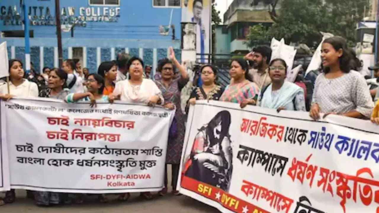 कोलकाता गैंगरेप मामला: NCW की टीम ने कॉलेज का दौरा किया, पुलिस की भूमिका पर उठे सवाल