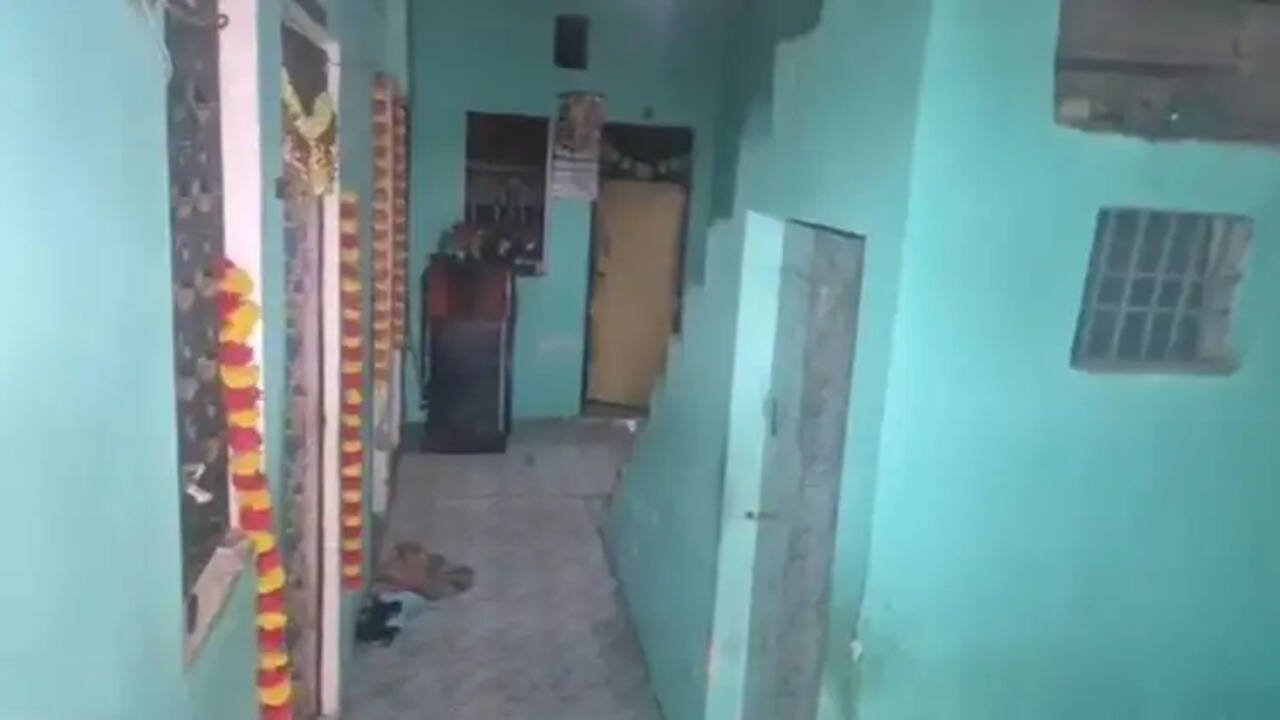 आगरा में पत्नी ने पति की हत्या कर शव को बाथरूम में दफनाया