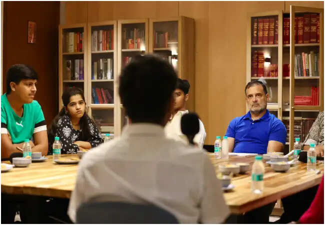 राहुल गांधी ने CBSE की फीस व्यवस्था पर उठाए सवाल, छात्रों को हो रही परेशानी