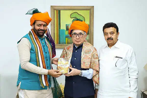 सुजुकी ने हरियाणा में निवेश बढ़ाने का किया आश्वासन, मुख्यमंत्री सैनी से हुई मुलाकात