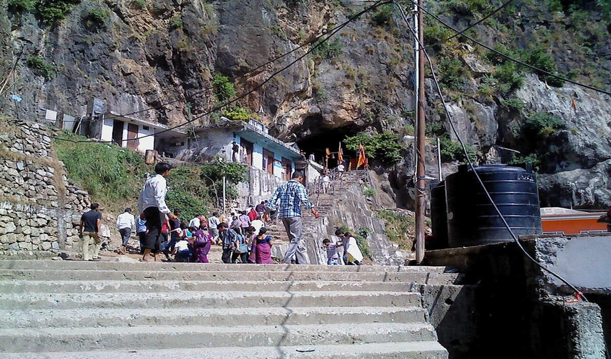 शिवखोड़ी गुफा: वैष्णों देवी की यात्रा का अनिवार्य हिस्सा