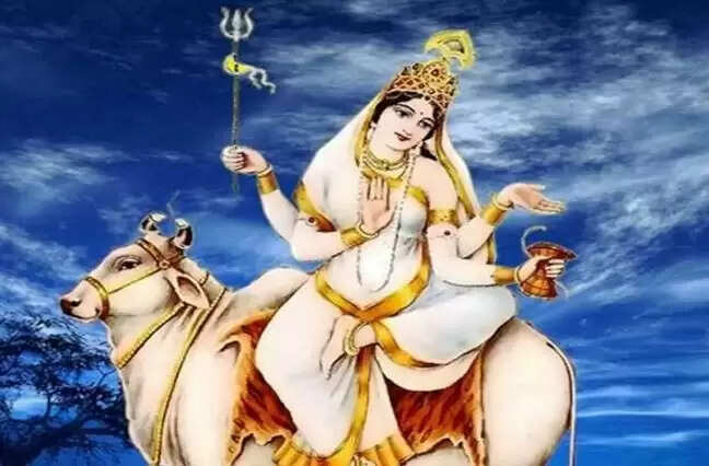 नवरात्रि पूजा: मां शैलपुत्री की आराधना का महत्व और विधि