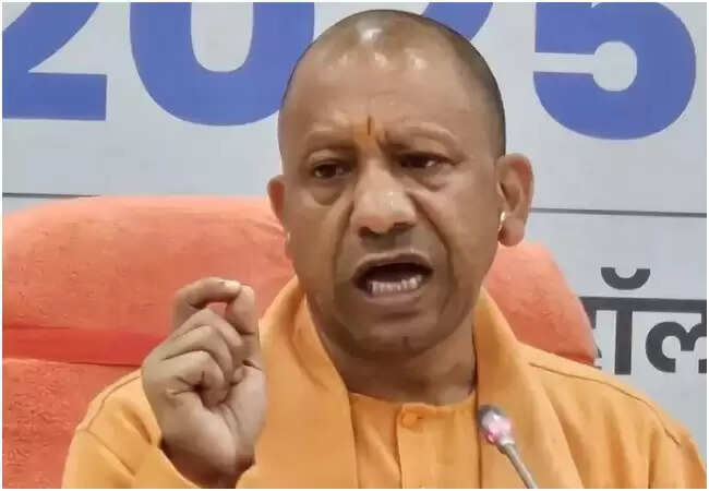 सीएम योगी का घुसपैठियों के खिलाफ सख्त कदम