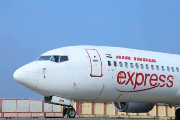 एयर इंडिया एक्सप्रेस की फ्लाइट तकनीकी खराबी के कारण लौट आई