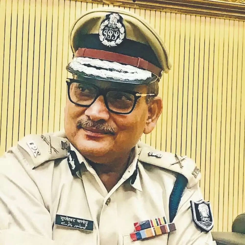 बिहार चुनाव 2025: आईएएस और आईपीएस अधिकारियों का राजनीति में प्रवेश