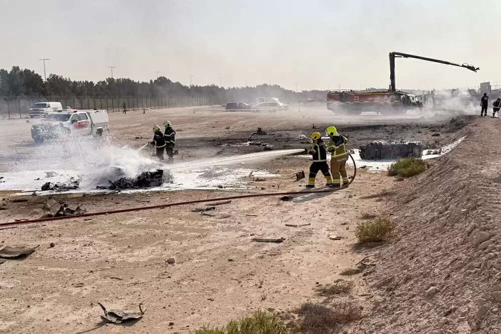 दुबई एयर शो 2025 में भारतीय वायुसेना का तेजस विमान दुर्घटनाग्रस्त