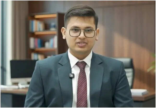 डॉ. अनुज अग्निहोत्री ने यूपीएससी परीक्षा में हासिल किया पहला स्थान