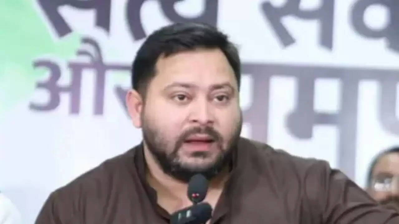 तेजस्वी यादव का चुनाव आयोग और केंद्र सरकार पर तीखा हमला