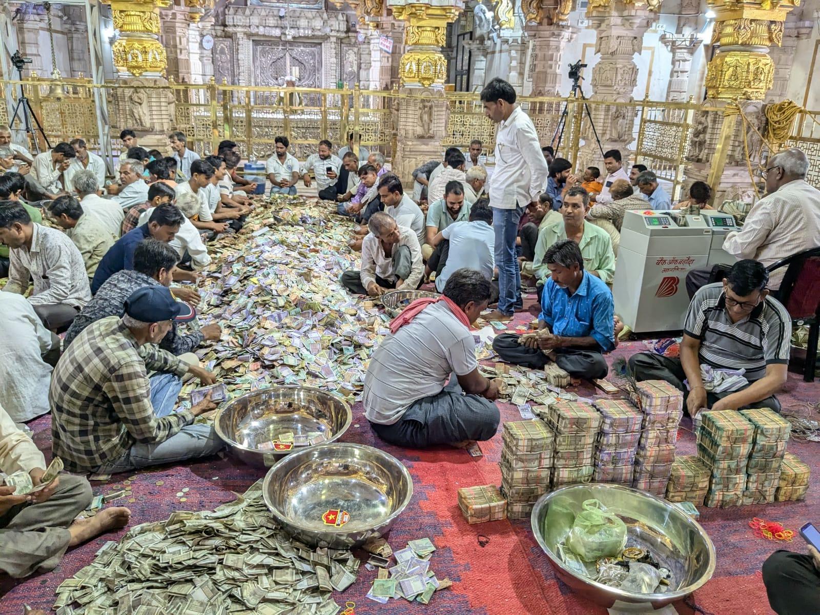 सांवलियाजी मंदिर में चढ़ावा राशि के टूटे सभी पुराने रिकॉर्ड, भंडार व भेंट कक्ष से 19 करोड़ राशि की गणना