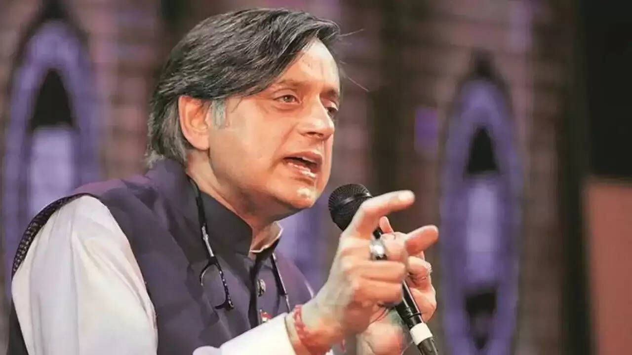 शशि थरूर का राष्ट्र के प्रति निष्ठा पर बयान, कांग्रेस में उठे विरोध के स्वर