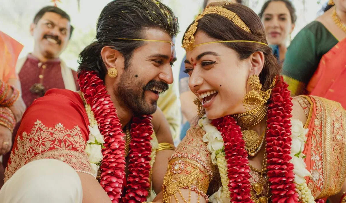 रश्मिका मंदाना और विजय देवरकोंडा की प्यारी मुलाकात एक नन्ही फैन के साथ