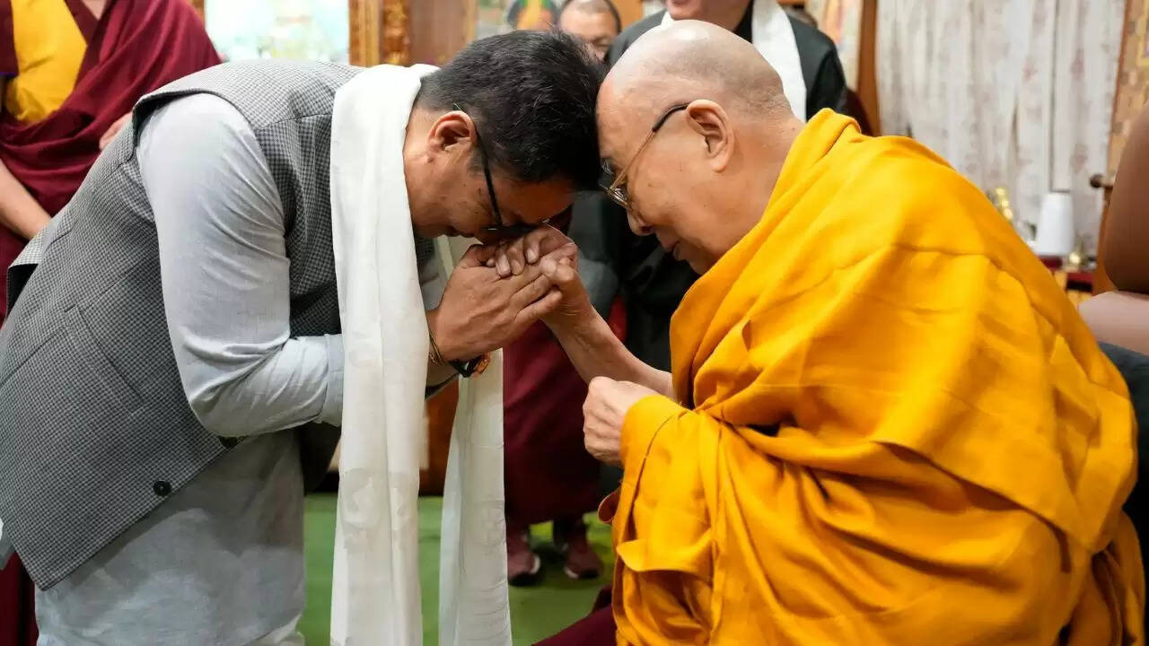 दलाई लामा के 90वें जन्मदिन पर भव्य समारोह का आयोजन