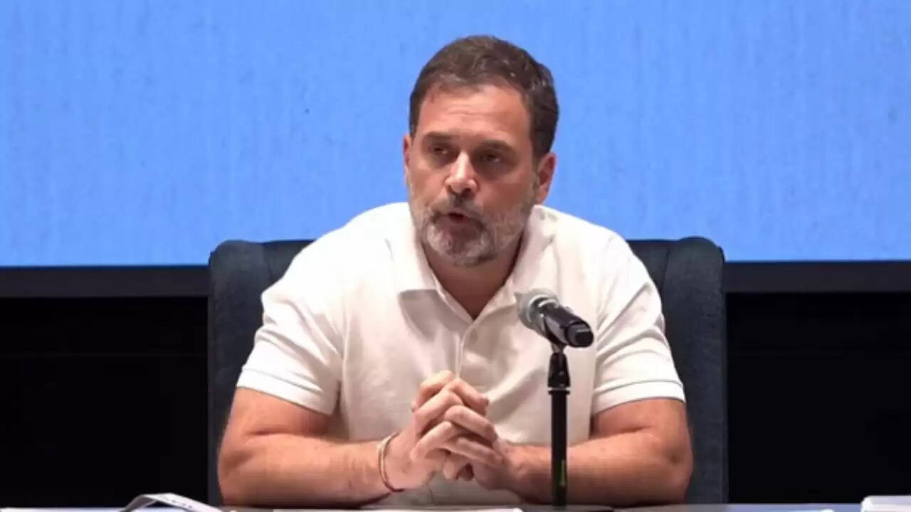 राहुल गांधी ने मतदाता सूचियों में गड़बड़ी के आरोप लगाए, कर्नाटक चुनाव अधिकारी ने मांगा जवाब