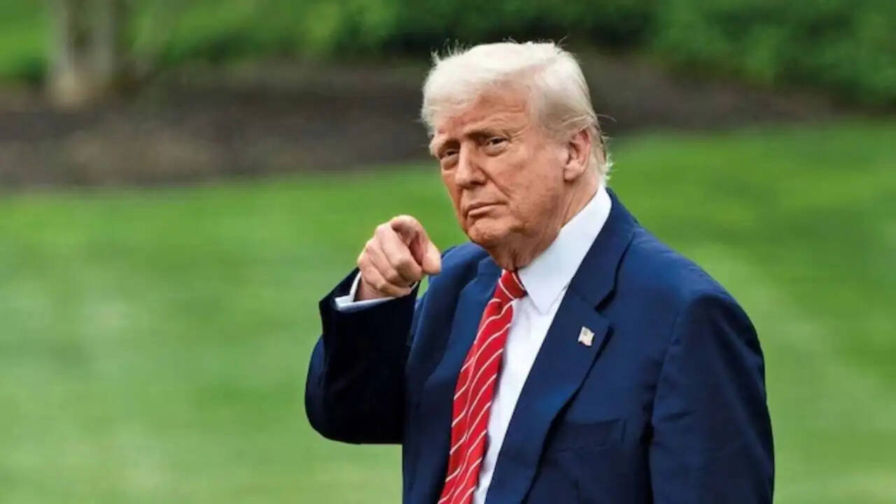 डोनाल्ड ट्रंप का बड़ा फैसला: होर्मुज जलडमरूमध्य में तेल टैंकरों की सुरक्षा का आश्वासन