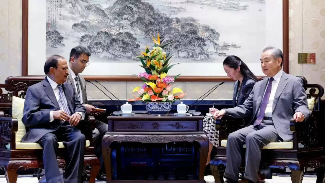 भारत-चीन के बीच SCO सम्मेलन में महत्वपूर्ण वार्ता: आतंकवाद और द्विपक्षीय संबंधों पर चर्चा