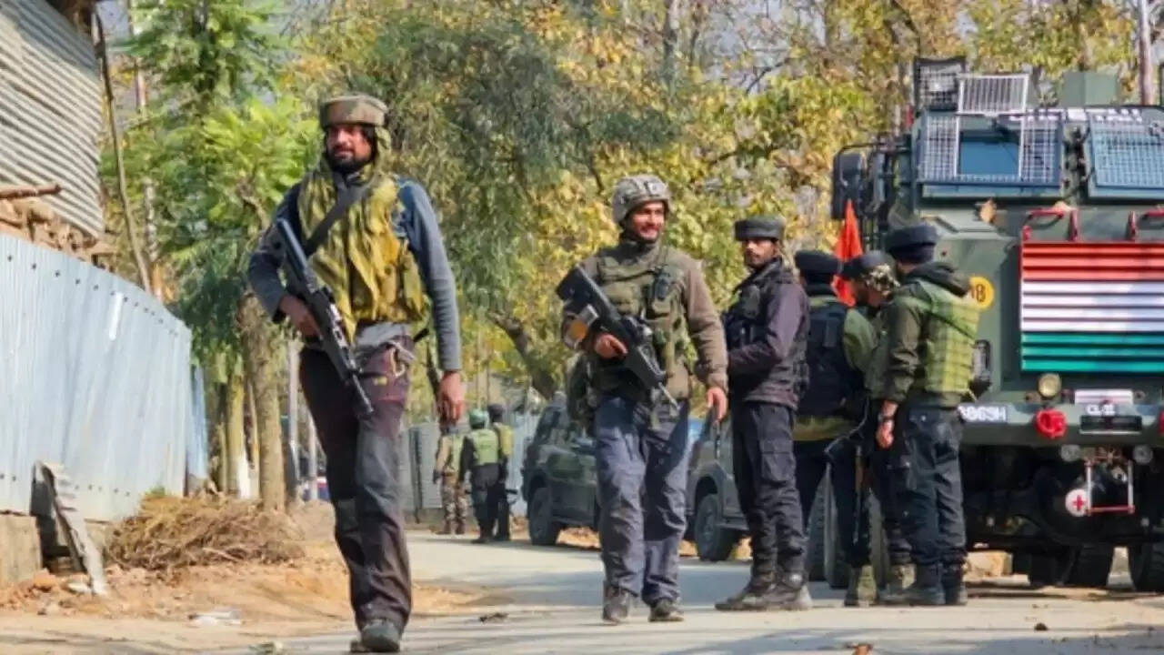 किश्तवाड़ में आतंकवादियों के साथ मुठभेड़: सुरक्षा बलों ने चलाया विशेष अभियान