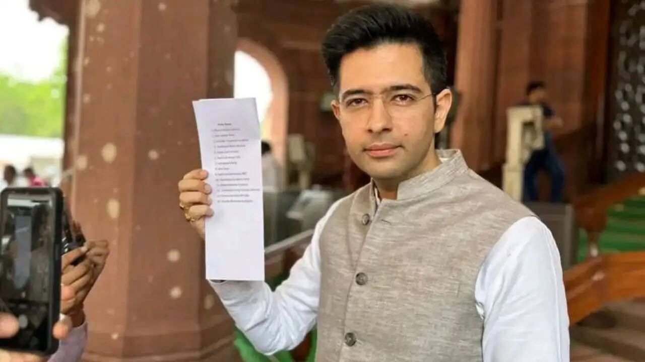 राघव चड्ढा की भाजपा में शामिल होने के बाद सोशल मीडिया पर फॉलोअर्स में भारी गिरावट