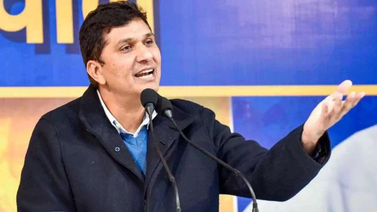दिल्ली में बारिश से मौतों का सिलसिला: आम आदमी पार्टी ने बीजेपी पर साधा निशाना