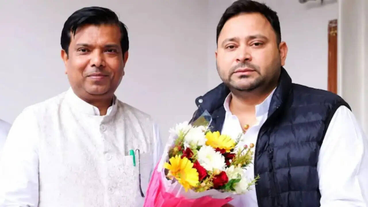 नीट पेपर लीक मामले में आरजेडी नेता की गिरफ्तारी से बिहार की राजनीति में हलचल