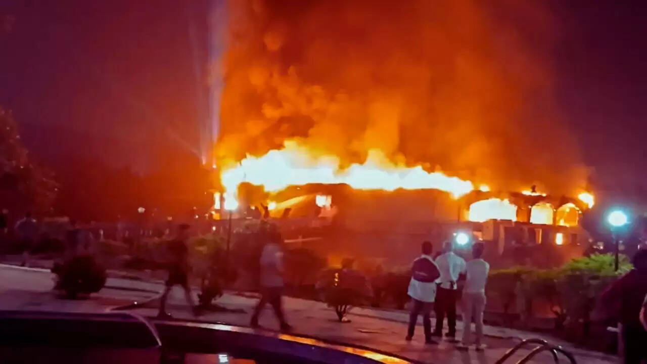 गोवा के नाइट क्लब में आग: 25 मृतकों की पहचान, दिल्ली के चार पर्यटक शामिल