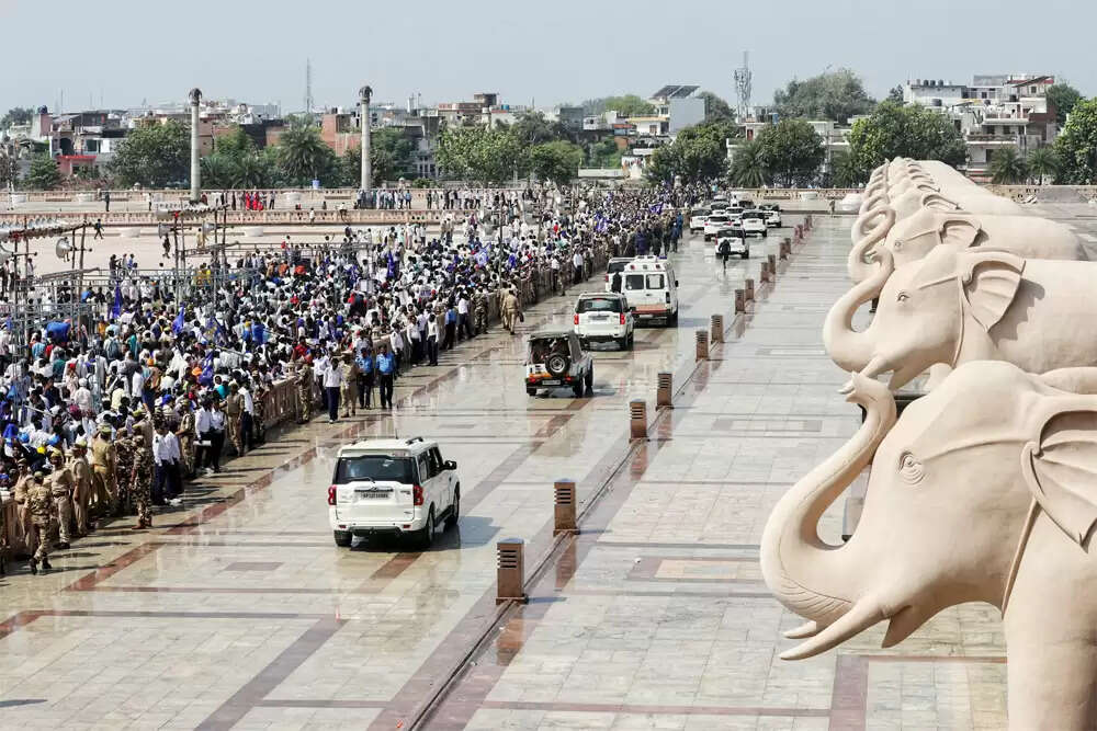 कांग्रेस और बसपा की राजनीति में टकराव: मायावती की रैली का महत्व