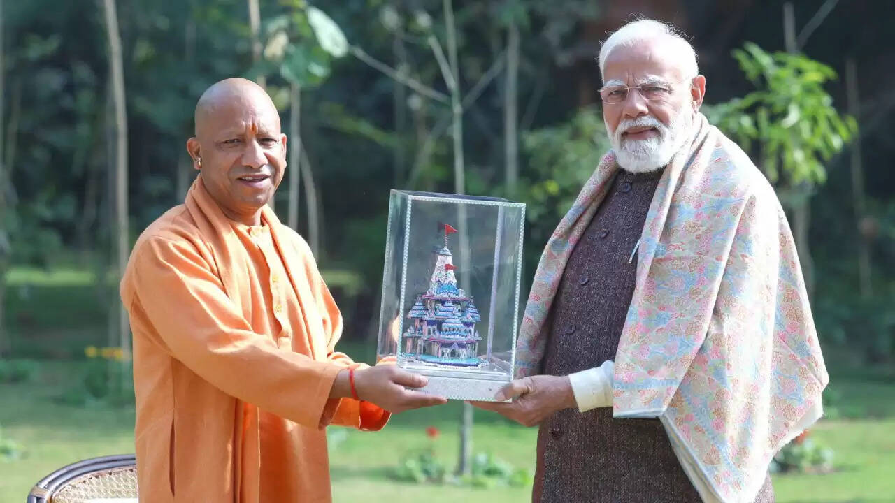 क्या उत्तर प्रदेश में मंत्रिमंडल विस्तार की तैयारी है? पीएम मोदी और सीएम योगी की मुलाकात पर नजरें