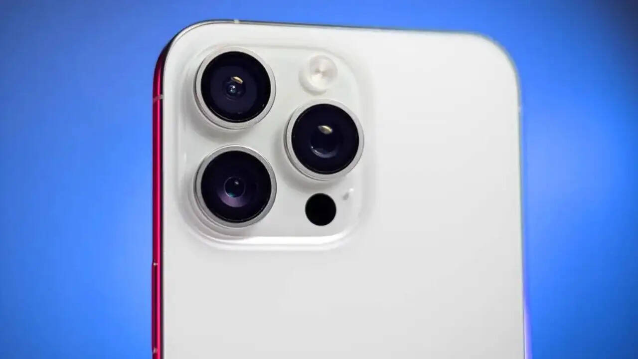 iPhone 18 Pro में वेरिएबल अपर्चर लेंस का धमाका: जानें क्या है खास