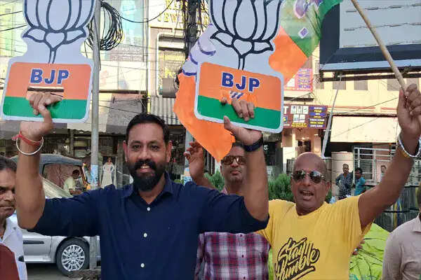भाजपा की ऐतिहासिक जीत पर फगवाड़ा में जश्न, मोदी की नीतियों पर जनता का भरोसा