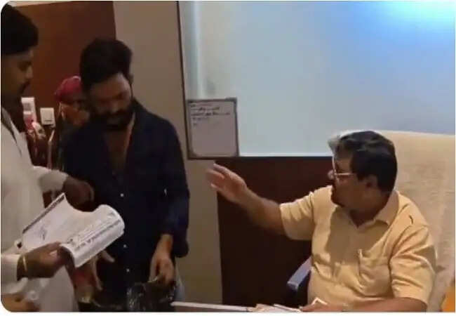 यूपी कांग्रेस ने सफाईकर्मी के गुस्से का वीडियो साझा कर योगी सरकार पर साधा निशाना