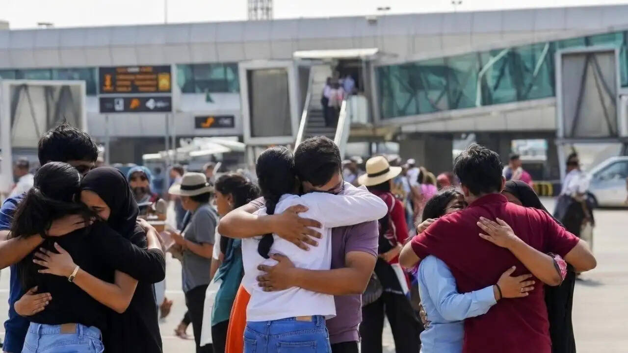 ईरान में फंसे भारतीय छात्रों की सुरक्षित वापसी, तनाव का माहौल जारी