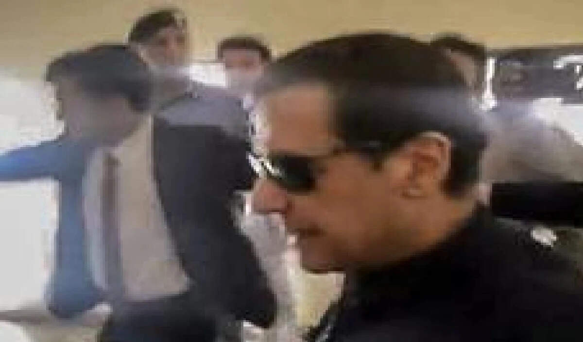 इमरान खान को अस्पताल में इलाज के लिए ले जाया गया, बिगड़ती सेहत पर चिंता