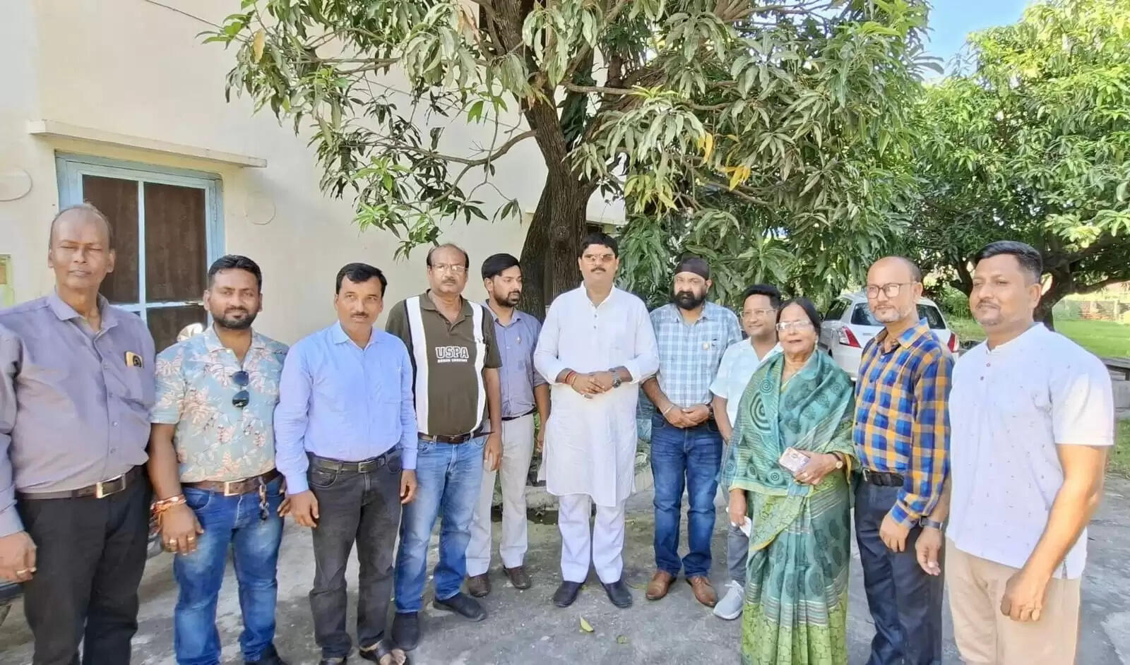 लायंस क्लब नौतनवां ने वृक्षारोपण कार्यक्रम का आयोजन किया