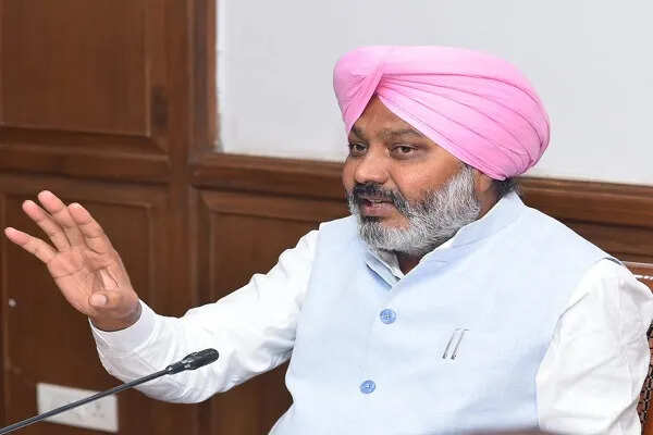 पंजाब के वित्त मंत्री ने कांग्रेस पर बाढ़ राहत फंड रोकने का आरोप लगाया