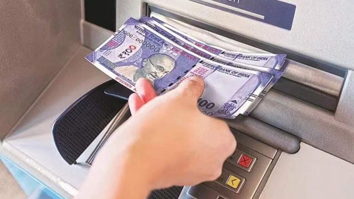 एटीएम से पैसे निकालते समय बरतें ये सावधानियाँ