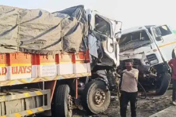 धुले में भीषण सड़क दुर्घटना: 6 की मौत, 26 घायल