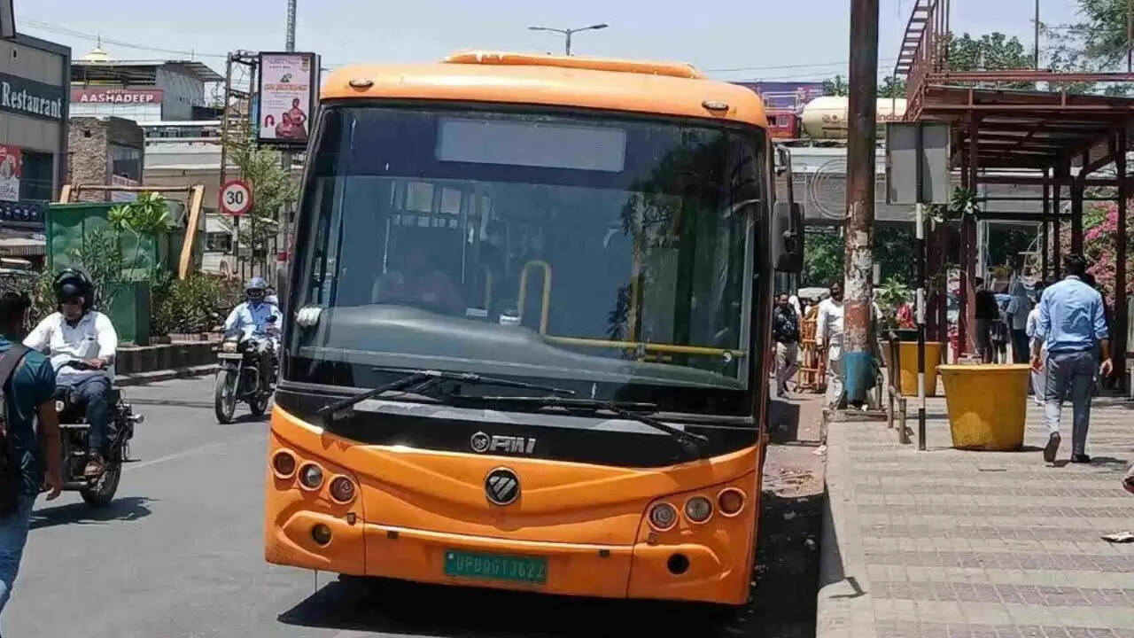 योगी सरकार ने एसी बसों के किराए में 10% की कमी की घोषणा की