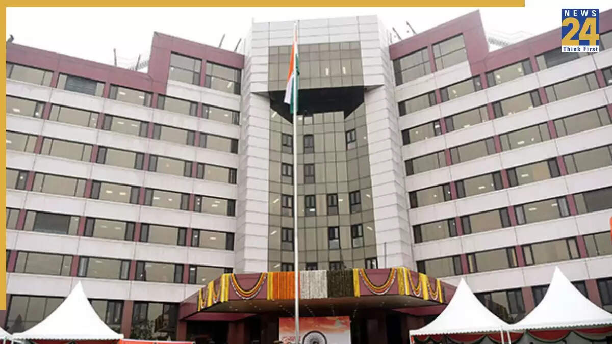 दिल्ली सचिवालय में बम की धमकी से मची अफरा-तफरी, पुलिस ने शुरू किया सर्च ऑपरेशन