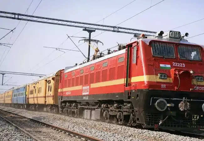 उत्तर प्रदेश: ट्रेन में जहरखुरानी का शिकार हुए तीन यात्री, एक की हालत गंभीर