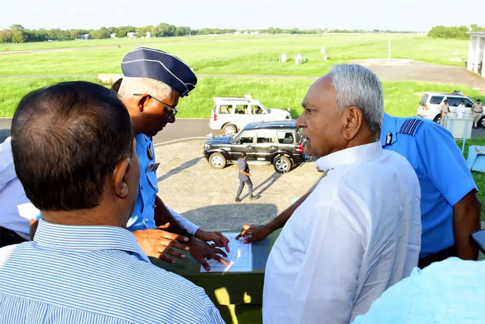 बिहार में हवाईअड्डे की जरूरत पर सवाल: क्या यह सही प्राथमिकता है?