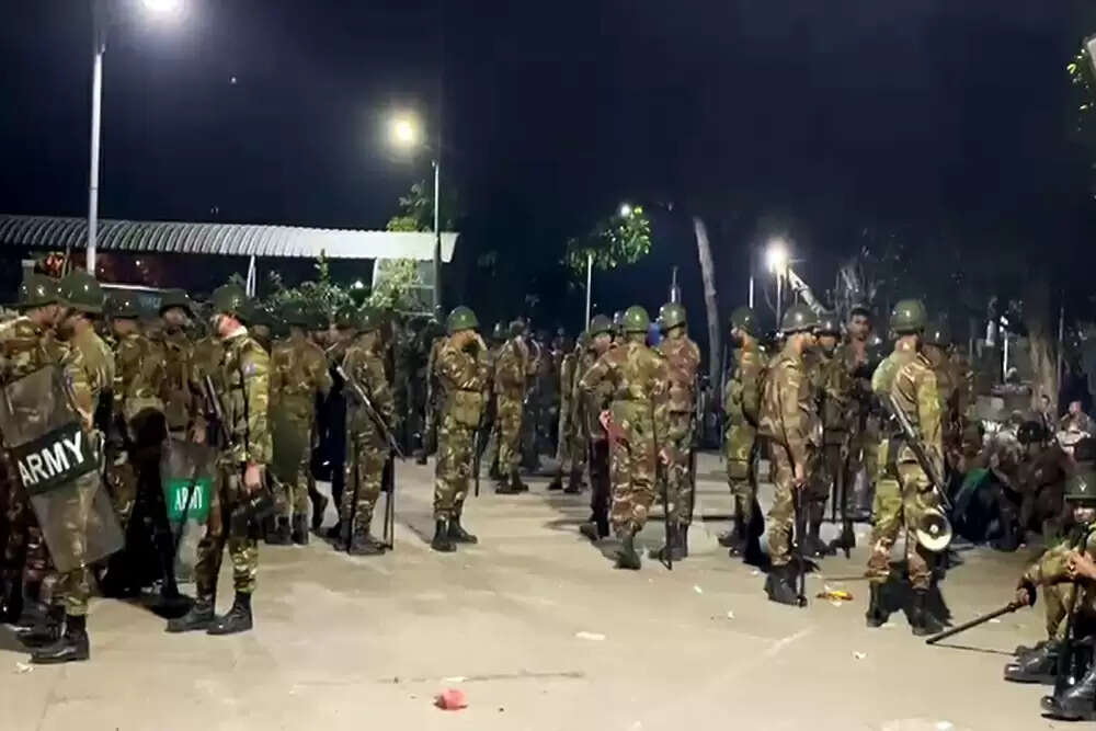 बांग्लादेश में चुनाव पूर्व हिंसा: पत्रकार और हिंदू युवक की हत्या