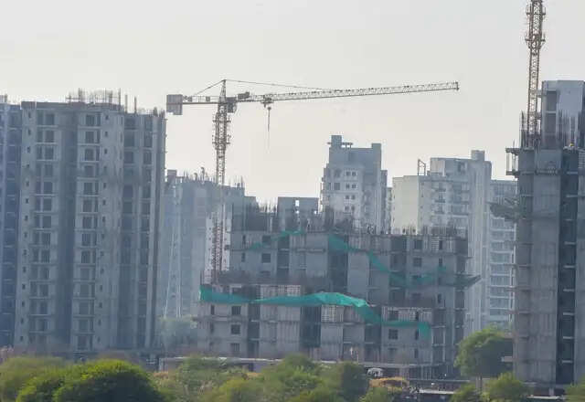 नोएडा एयरपोर्ट के बाद रियल एस्टेट में उछाल, 18 हजार फ्लैट्स का निर्माण