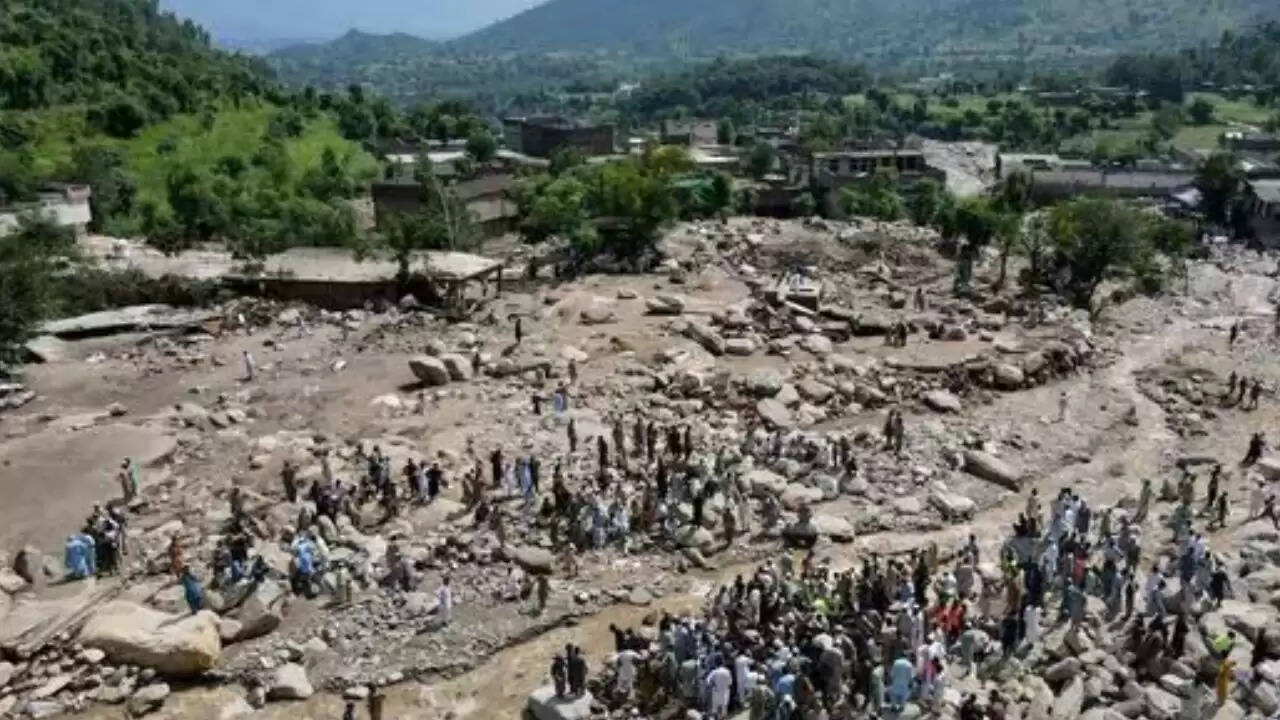 पाकिस्तान में बाढ़ का कहर: मानसून ने ली 657 जानें, खतरा बढ़ता जा रहा है