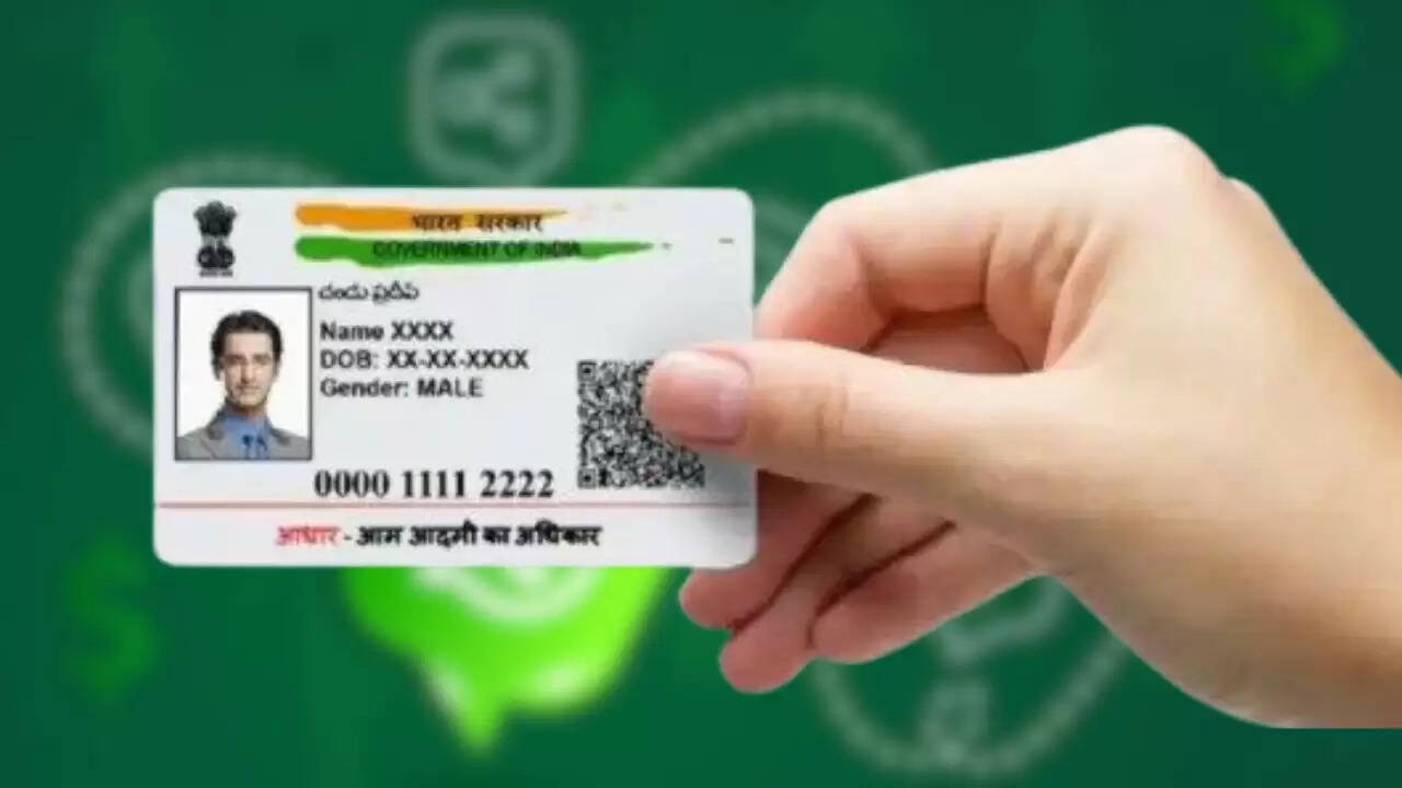 आधार कार्ड डाउनलोड करने का नया तरीका: WhatsApp से करें आसान