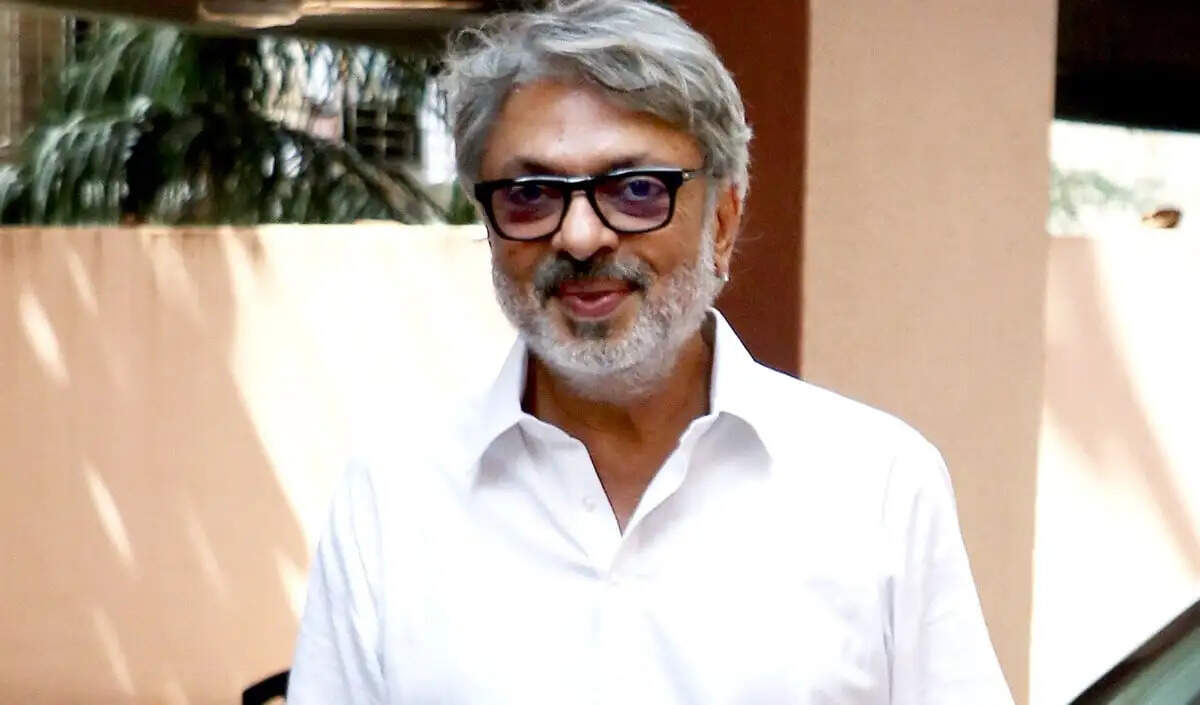 मनोरंजन जगत में हलचल: भंसाली की फिल्म पर हादसा और दिलजीत का कॉन्सर्ट विवाद