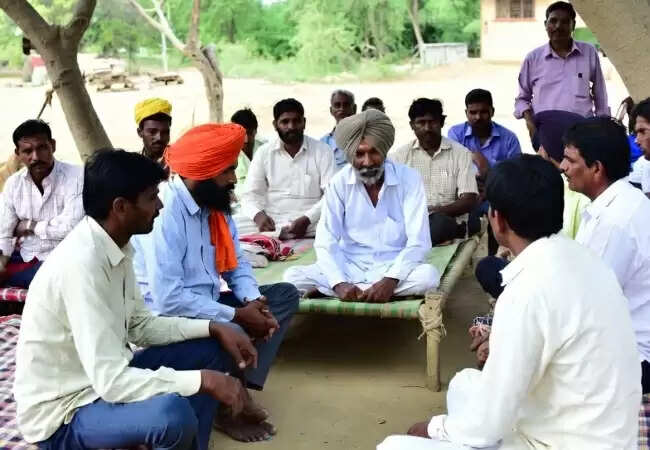 बागपत खाप पंचायत का नया फैसला: किशोरों के लिए स्मार्टफोन और हाफ पैंट पर प्रतिबंध