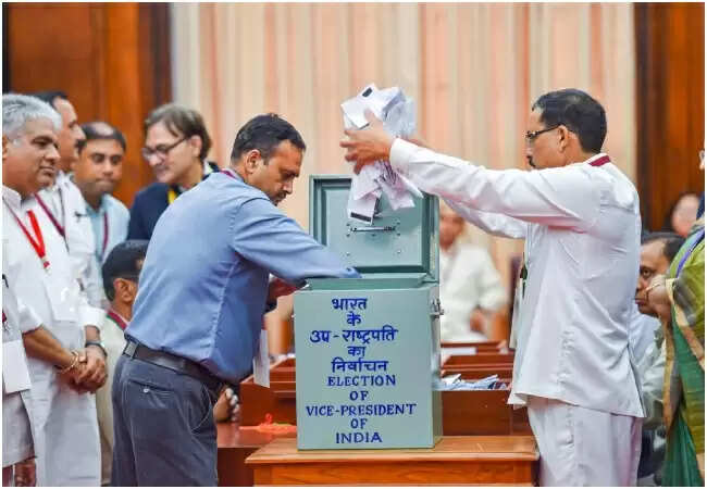 उपराष्ट्रपति चुनाव में क्रॉस वोटिंग का विवाद: एनडीए उम्मीदवार की जीत
