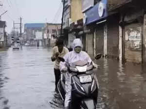 यमुनानगर में बारिश से सड़कों पर जलभराव, 2 फीट तक पानी